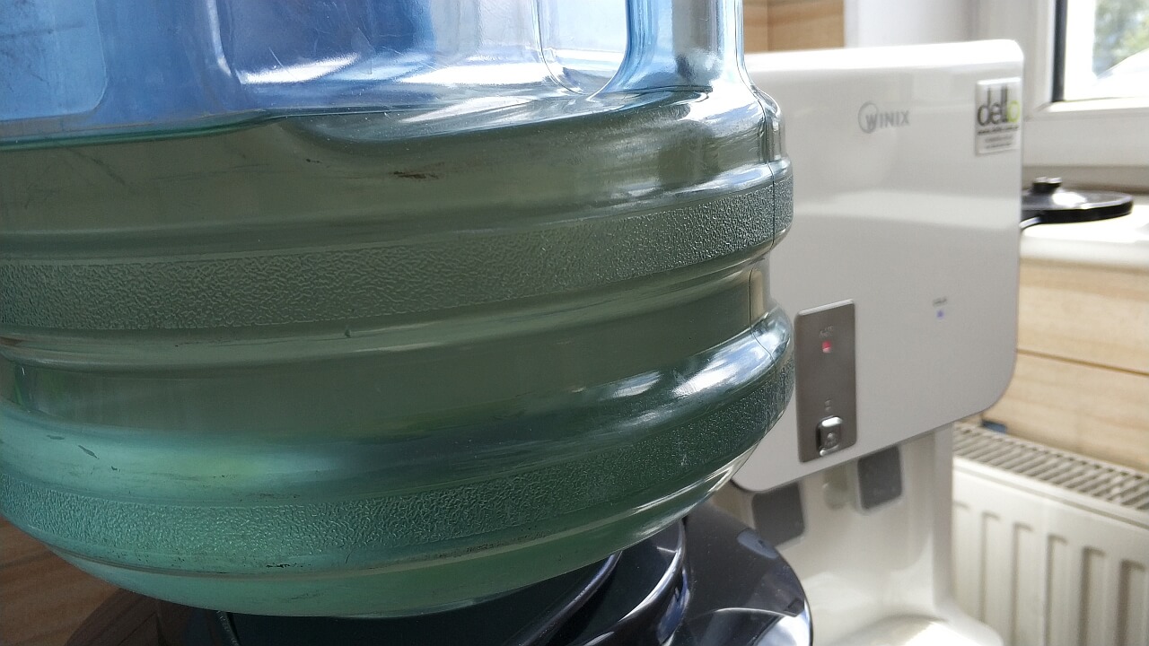 bakterie w wodzie, butla pięciogalonowa, 18,9l, na co uważać, dello.com.pl